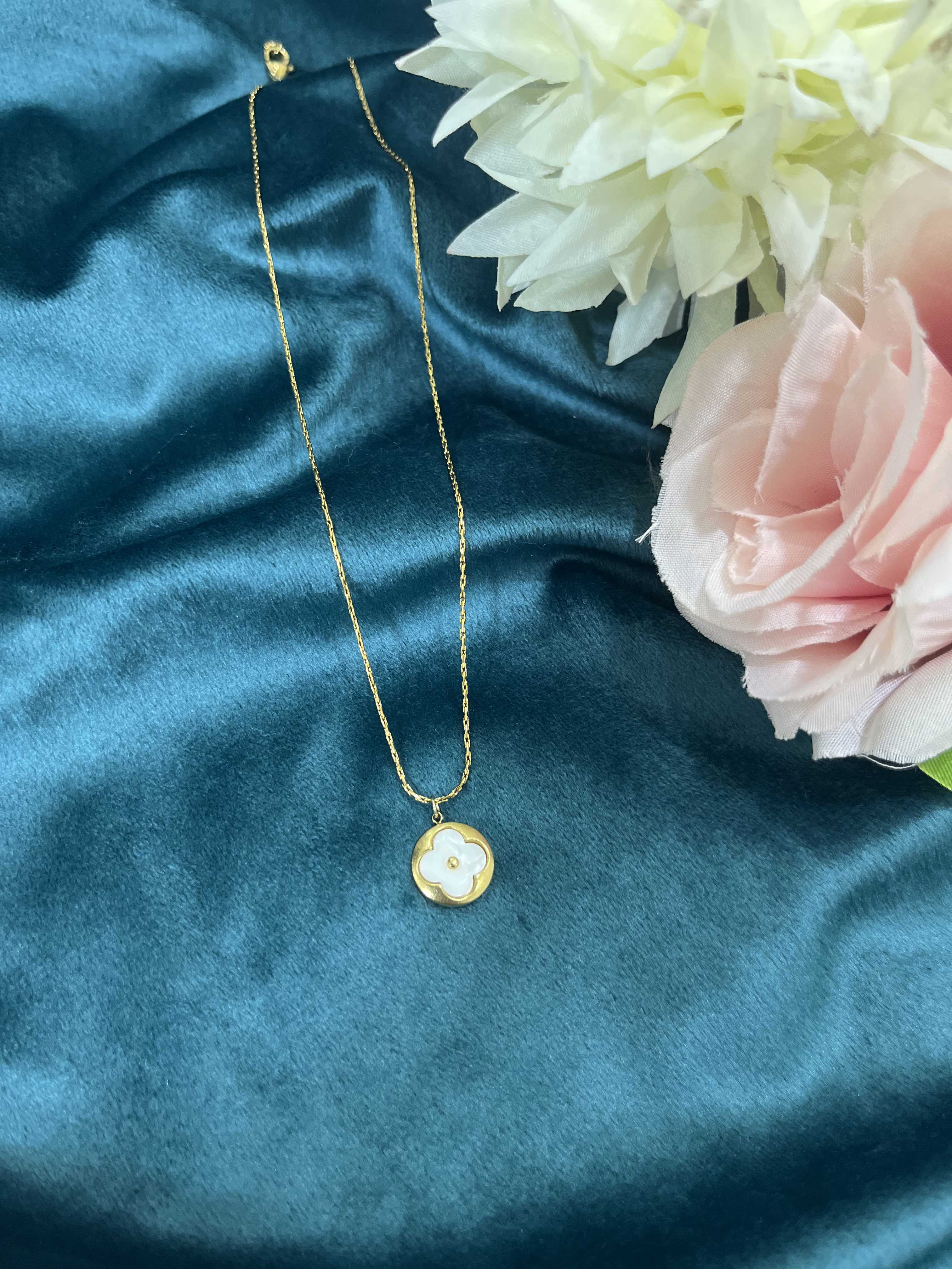 Lucky Bloom Pendent Necklace Anti Tarnish