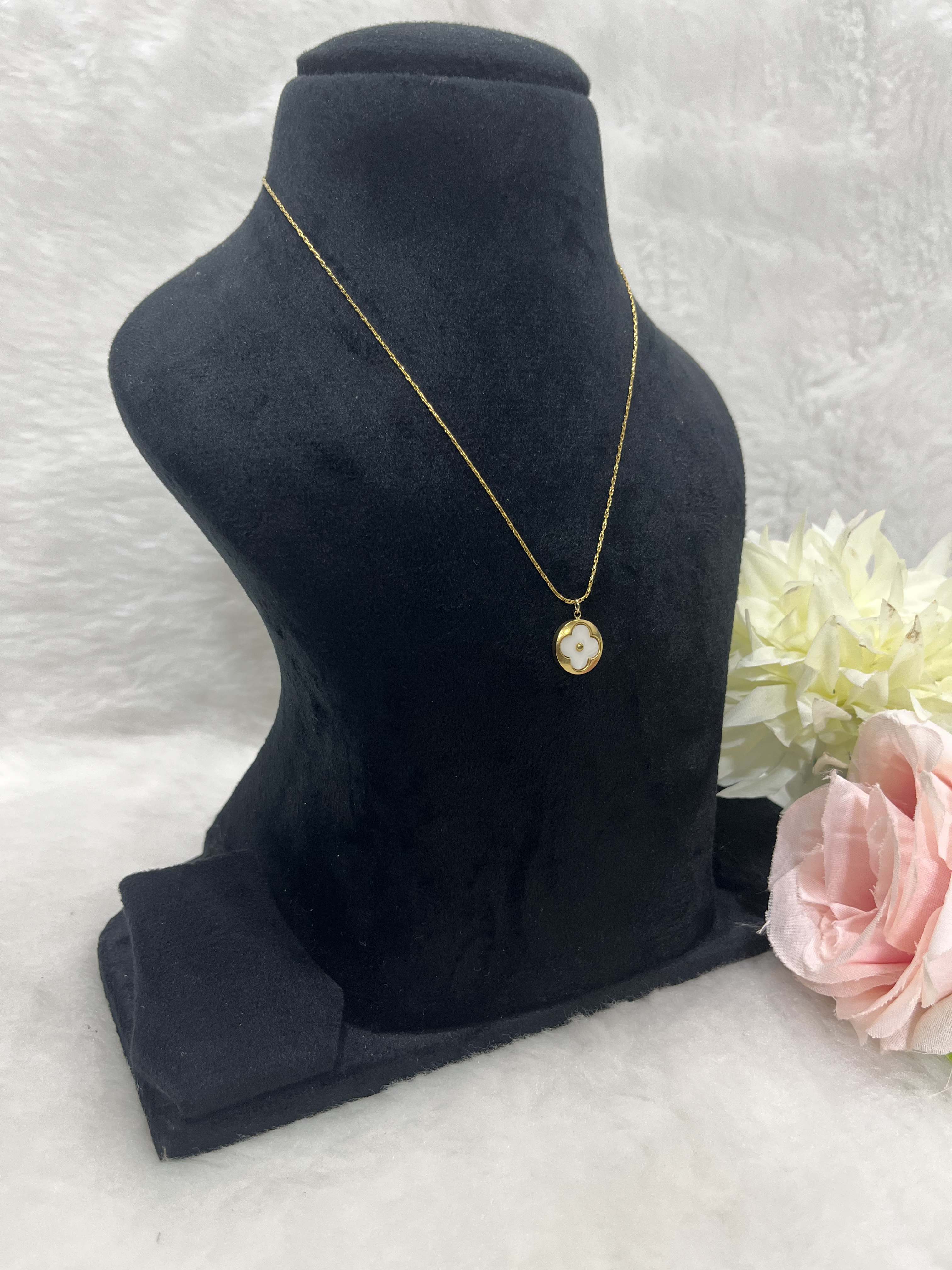 Luck Bloom Pendent Necklace Anti Tarnish